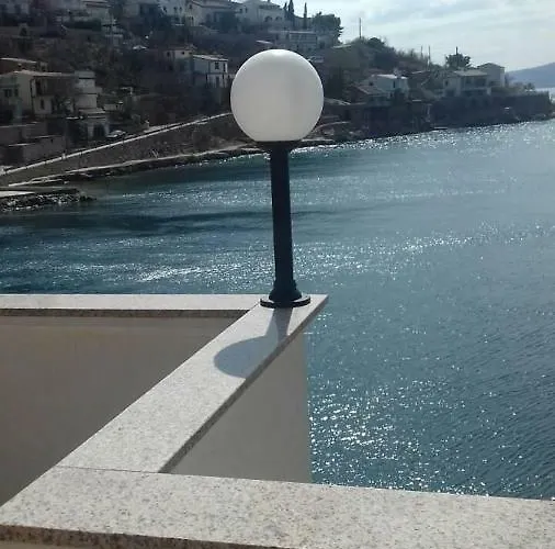 Nives Starigrad (Kvarner)